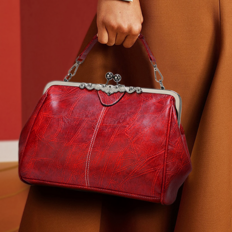 Yvaine – Handbag with Clip Handle, Kiss Lock Closure, and Adjustable Strap