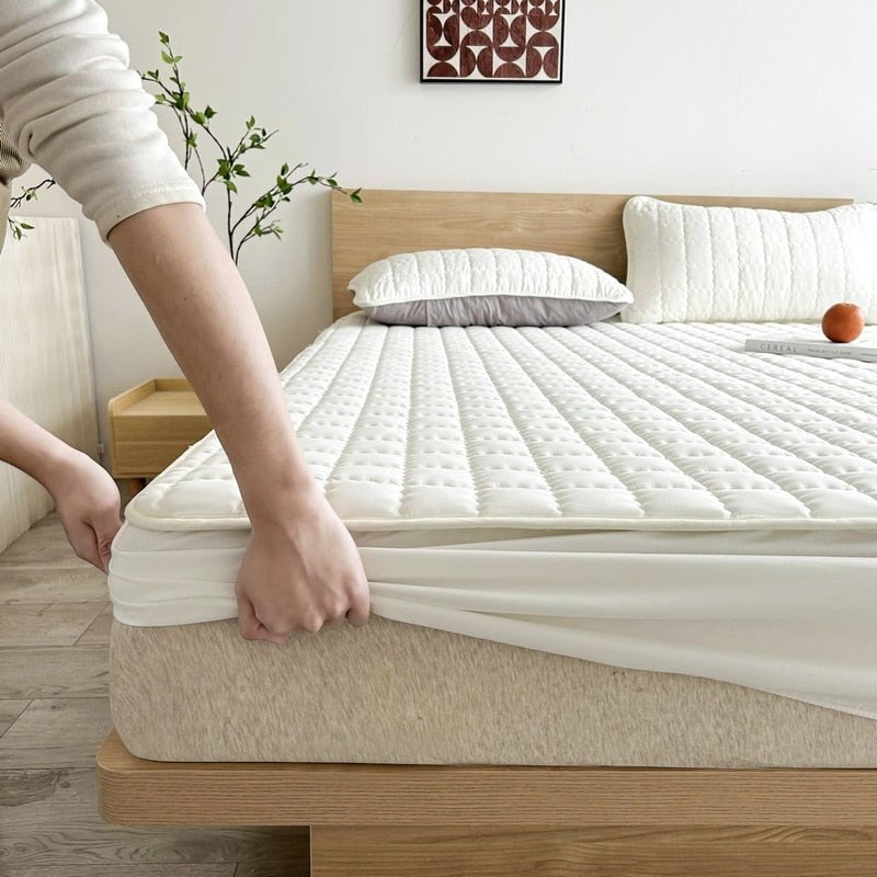SleepEase – Quilted Mattress Cover with Soft, Breathable Texture