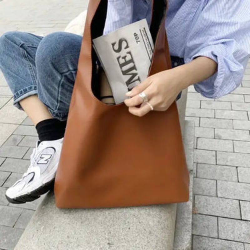 Debra – Soft leather tote bag with rectangular design