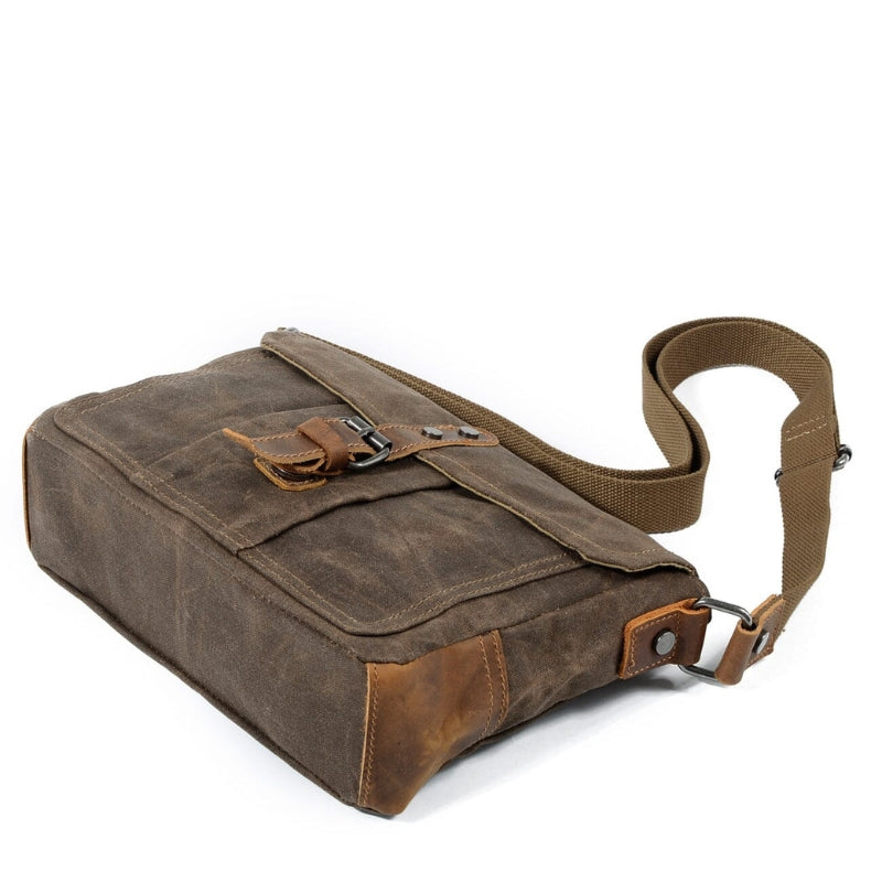 Eira – Shoulder Bag with Adjustable Buckle Strap and Zipper Closure