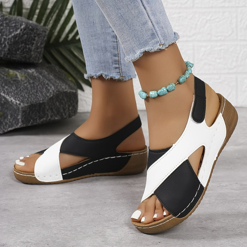 Calla – Sandals with Colorblock Straps and Cushioned Sole