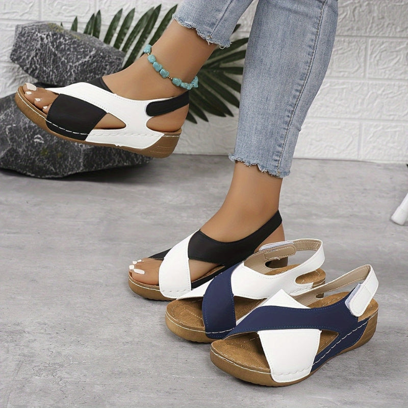 Calla – Sandals with Colorblock Straps and Cushioned Sole