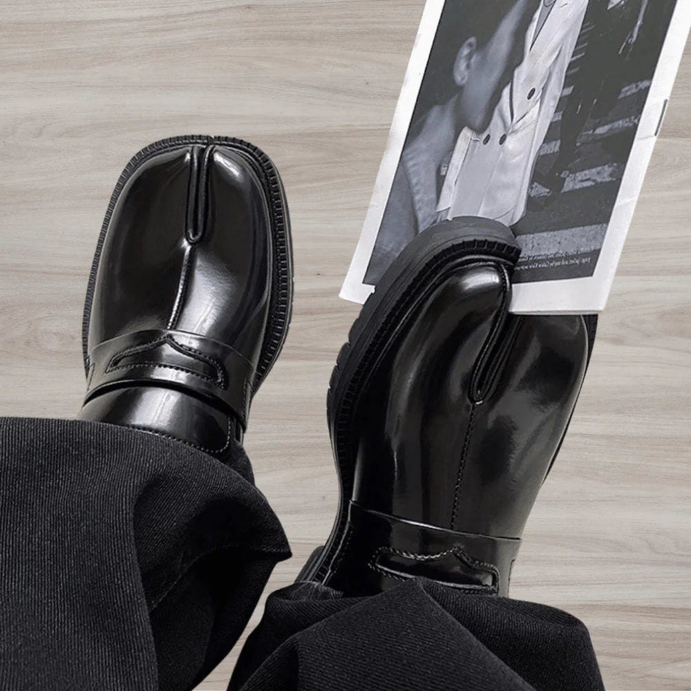 Arturo – Split-Toe Shoes with Thick Sole For Comfort And Style