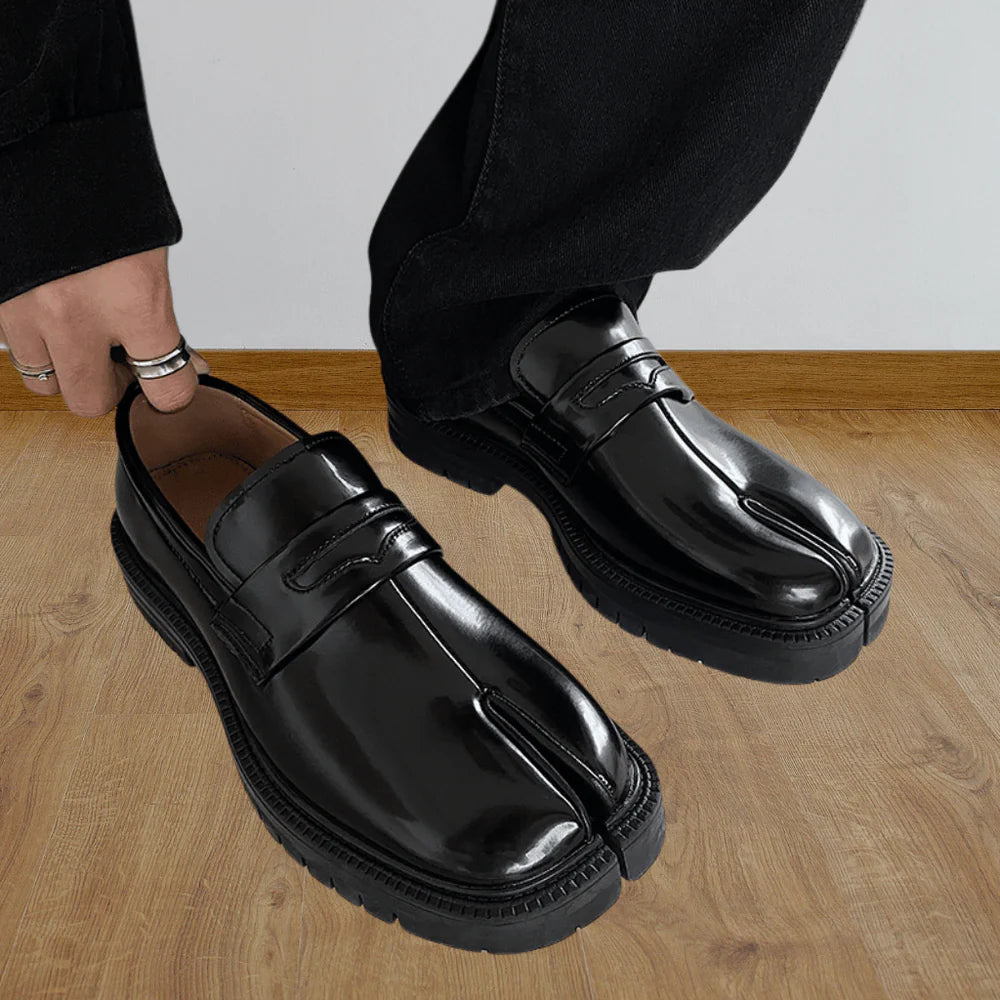 Arturo – Split-Toe Shoes with Thick Sole For Comfort And Style