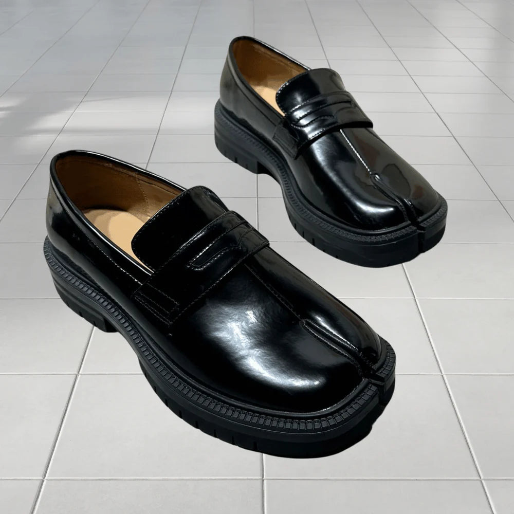 Arturo – Split-Toe Shoes with Thick Sole For Comfort And Style