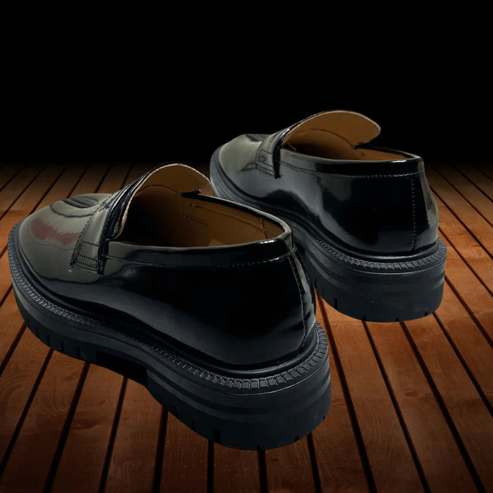 Arturo – Split-Toe Shoes with Thick Sole For Comfort And Style