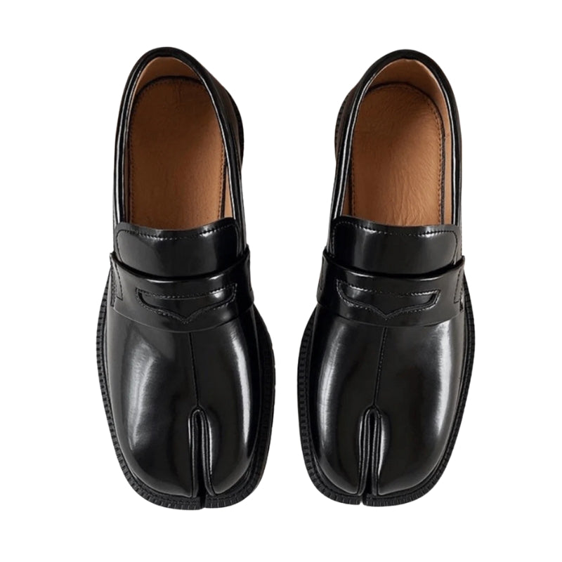 Arturo – Split-Toe Shoes with Thick Sole For Comfort And Style