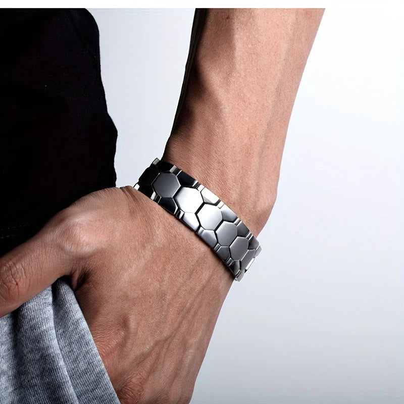 Darius – Bracelet With Titanium Steel and Adjustable Link Closure
