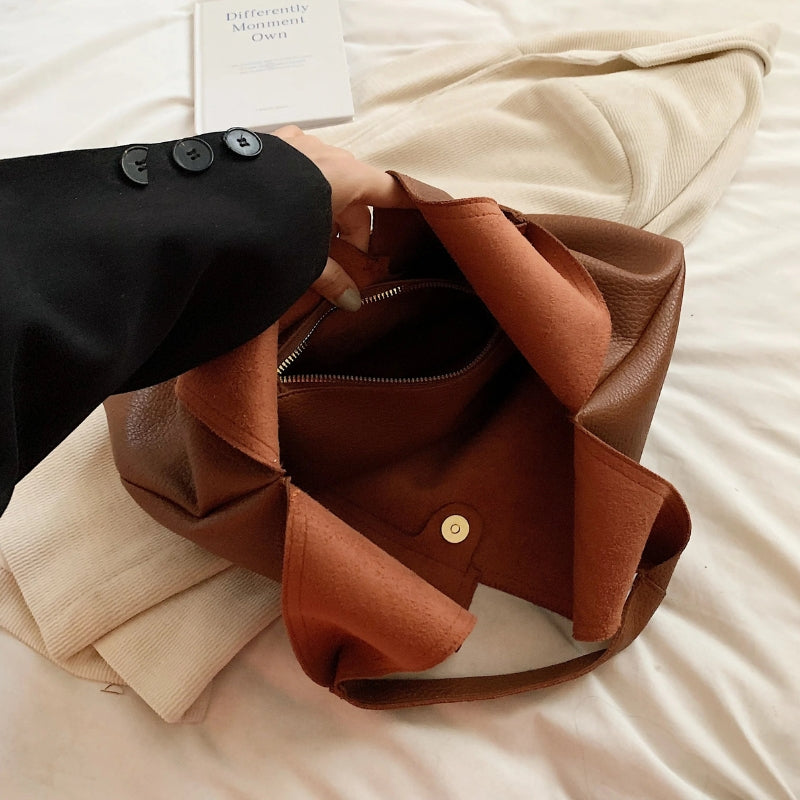 Noelia - PU Leather Shoulder Bag with Classic Design and Buckle Closure