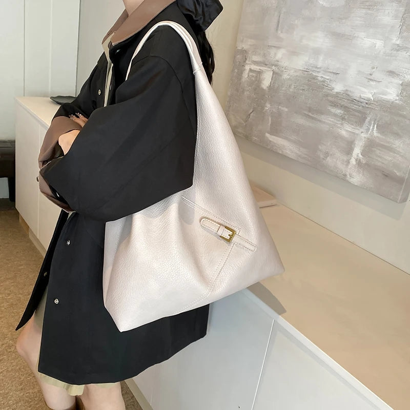 Noelia - PU Leather Shoulder Bag with Classic Design and Buckle Closure