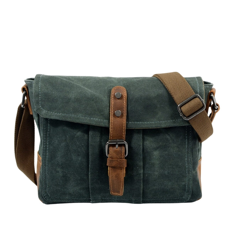 Eira – Shoulder Bag with Adjustable Buckle Strap and Zipper Closure