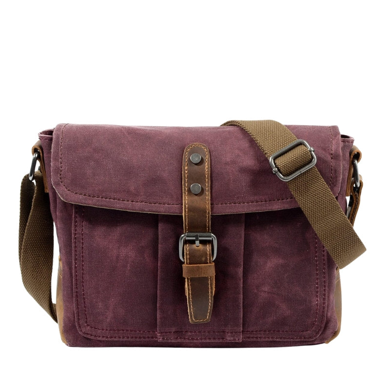 Eira – Shoulder Bag with Adjustable Buckle Strap and Zipper Closure