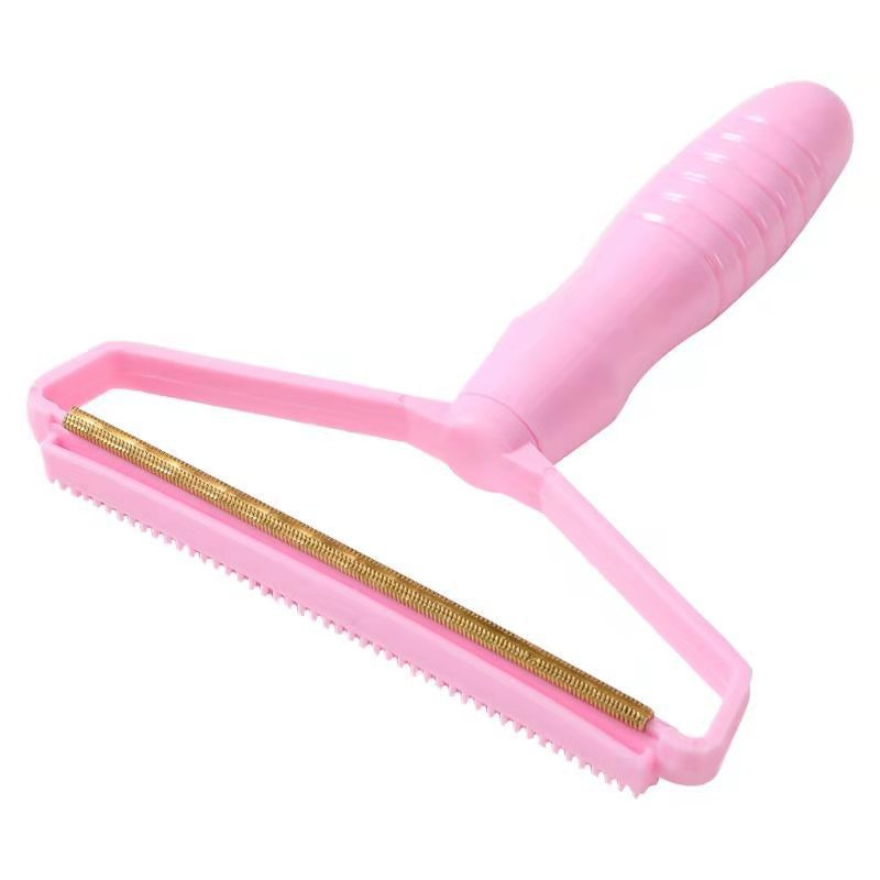 FibreEase – Portable Lint Remover with Copper Blade and Wooden Handle
