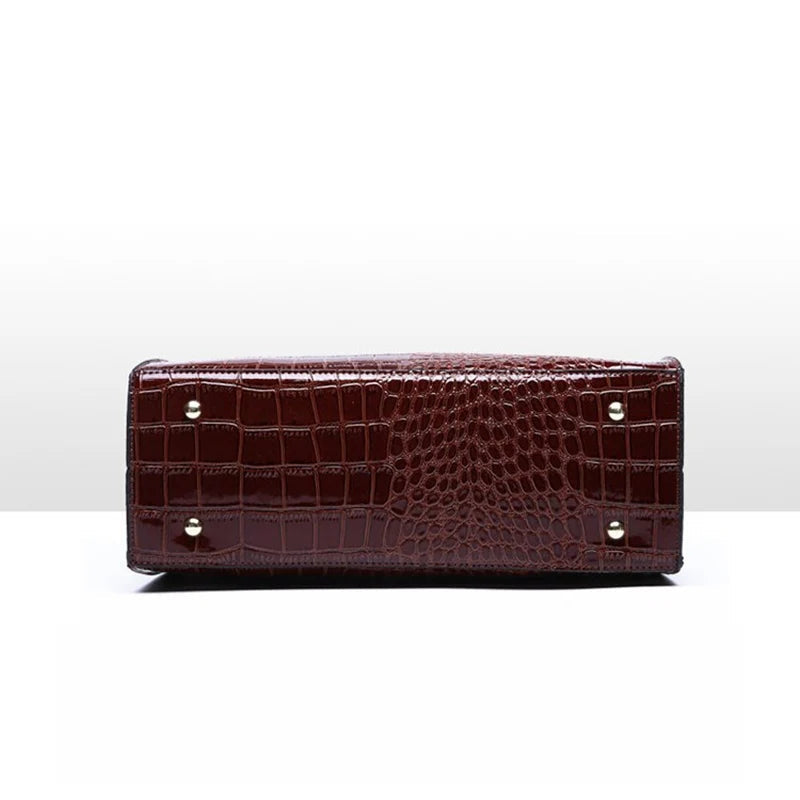 Anneliese – Leather Handbag with Adjustable Shoulder Strap and Structured Design