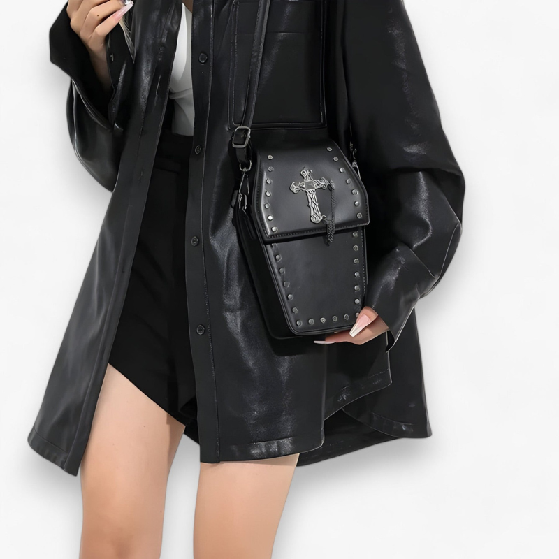 Noelia – Leather Crossbody Bag with Adjustable Strap and Compact Design
