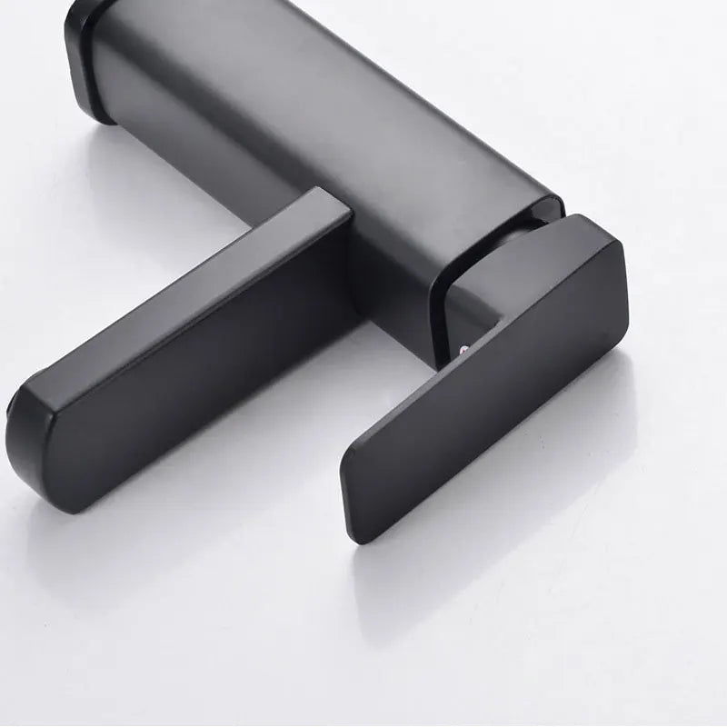 PureFlow – Single-Lever Basin Faucet with Single-Hole Installation