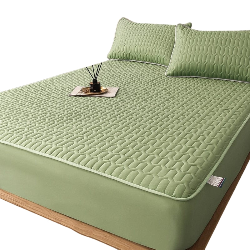 AquaSlumber – Waterproof Mattress Protector with Quilted Padding and Elastic Fit