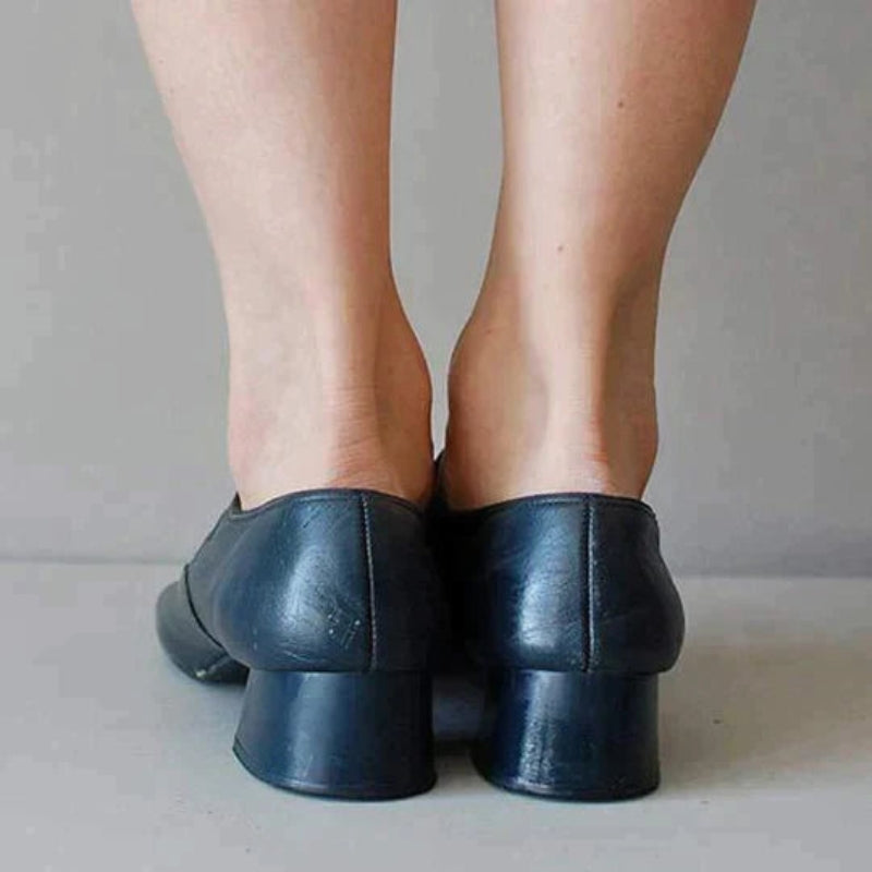 Vittoria – Elegant Round-Toe Shoes with Adjustable Strap and Buckle Detail