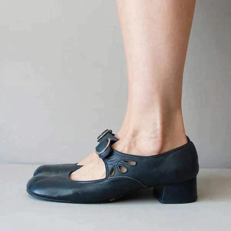 Vittoria – Elegant Round-Toe Shoes with Adjustable Strap and Buckle Detail