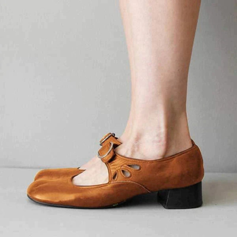 Vittoria – Elegant Round-Toe Shoes with Adjustable Strap and Buckle Detail