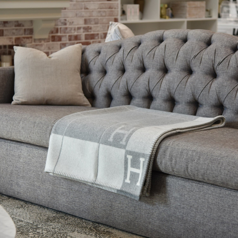 LuxeWeave – Decorative Carpet for Modern Interiors