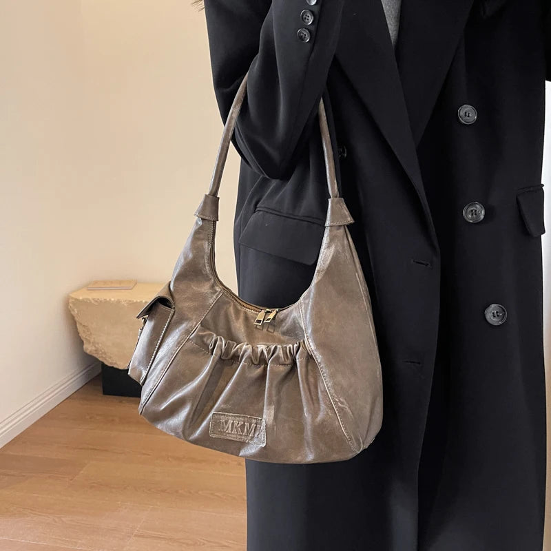 Sienna – Hobo style handbag with zipper