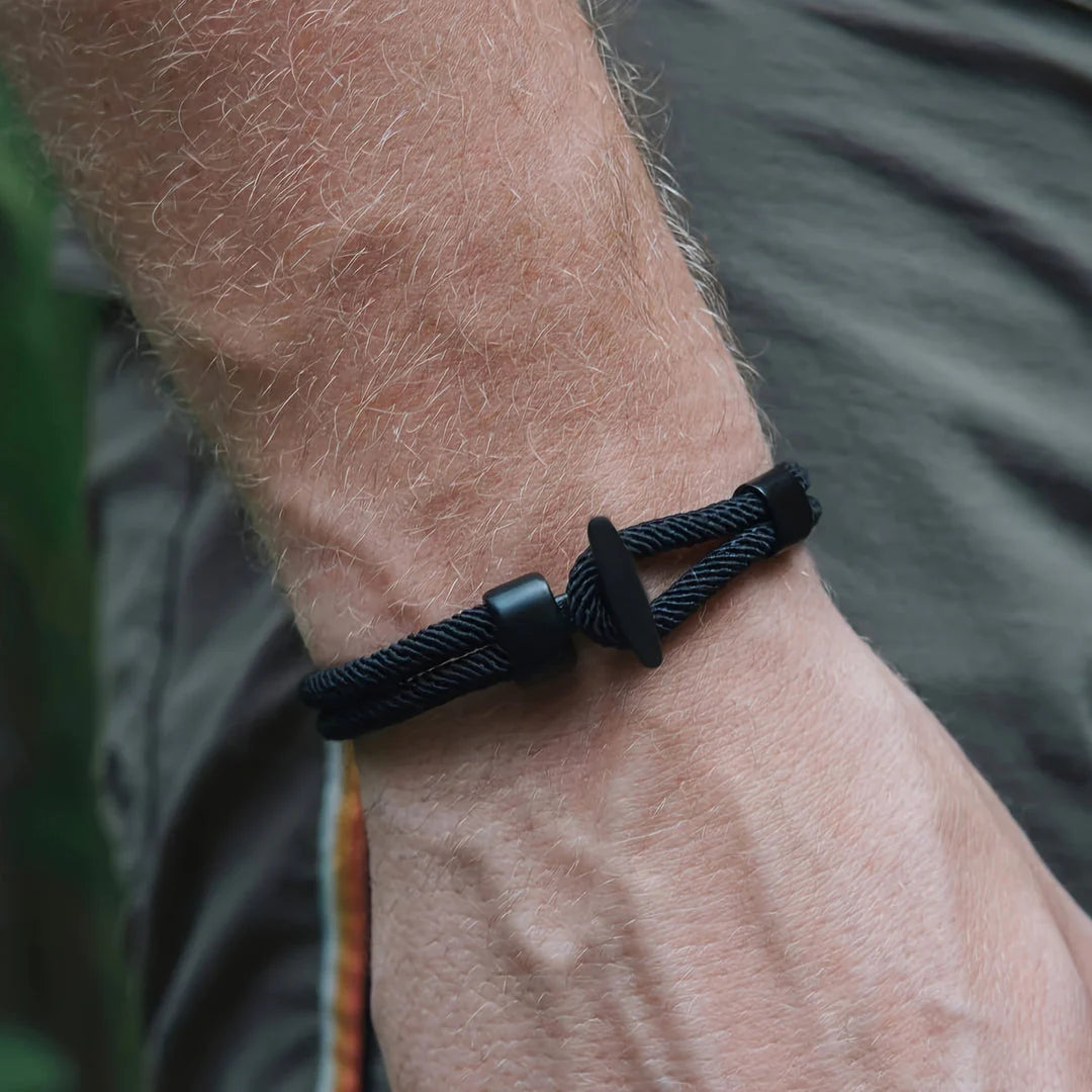 Otis – Bracelet With Braided Nylon Rope and Whale Tail Buckle