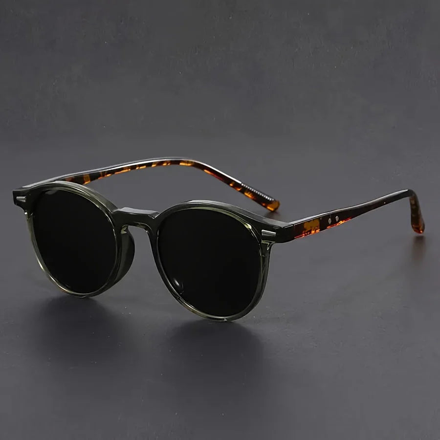 Adriano – Sunglasses With Round Polycarbonate Frame and Tortoiseshell Design