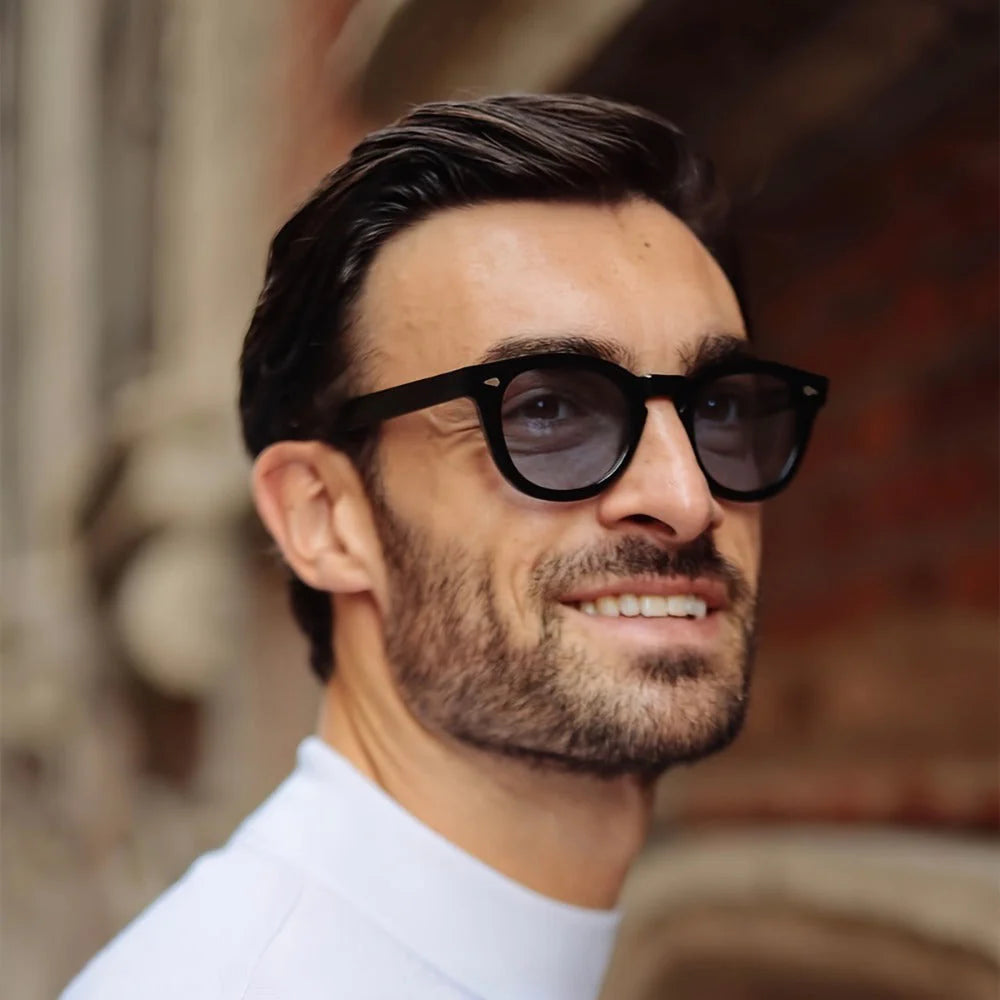 Victor – Glasses With Black Round Frame And AC Lenses